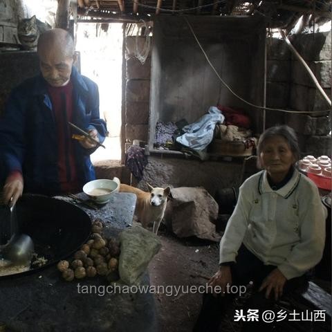 你穿越到了几十亿前的原始时代，可刚落地就被大萌少女敲晕带回了山洞？！一场意外的时空之旅